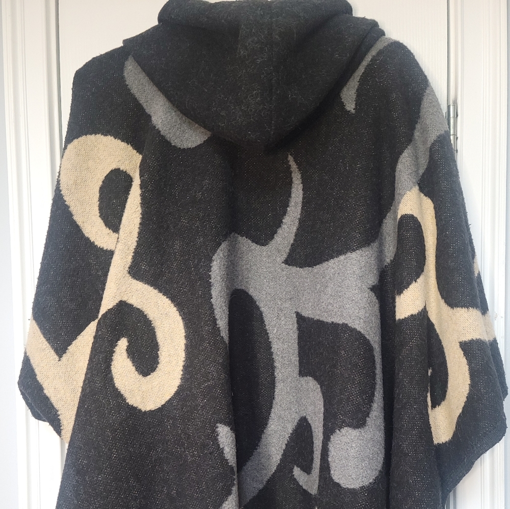 Hooded Poncho/ FOR CONNIE - Picture 2 of 3